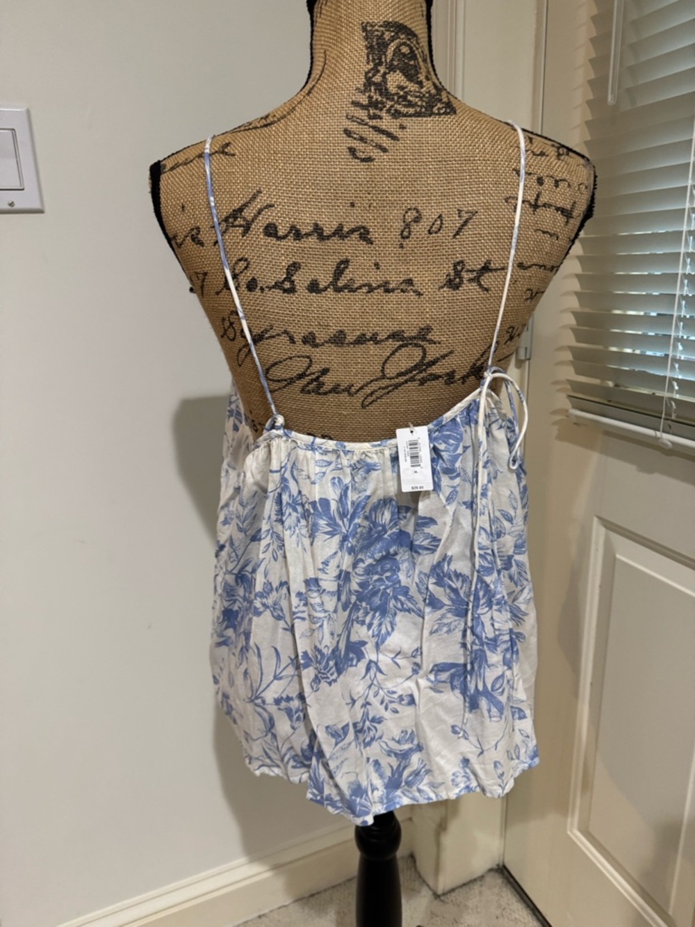 NWT Love by GAP White Camisole with Blue Floral Print size XL - Picture 3 of 12